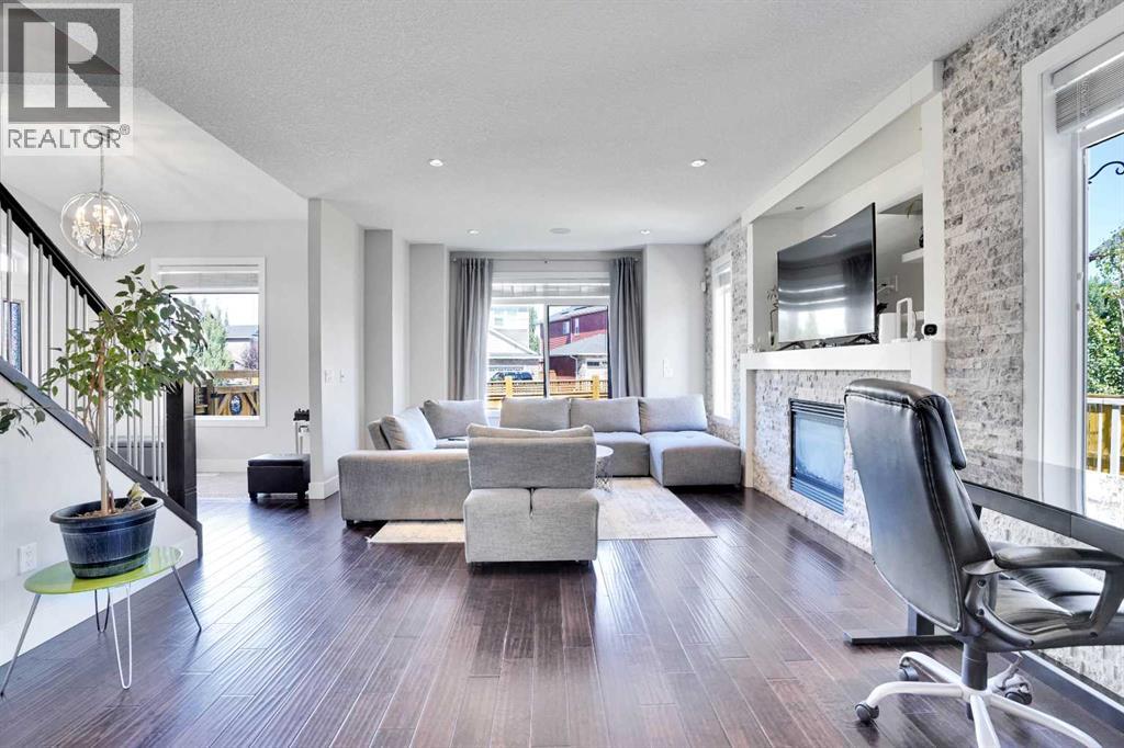 172 Kinniburgh Way, Chestermere, Alberta  T1X 0R8 - Photo 5 - A2268159