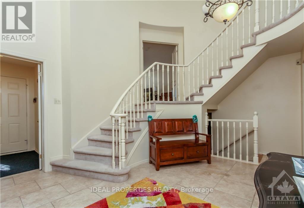 39 Huntings End Avenue, Ottawa, Ontario  K2M 1R2 - Photo 3 - X12604710