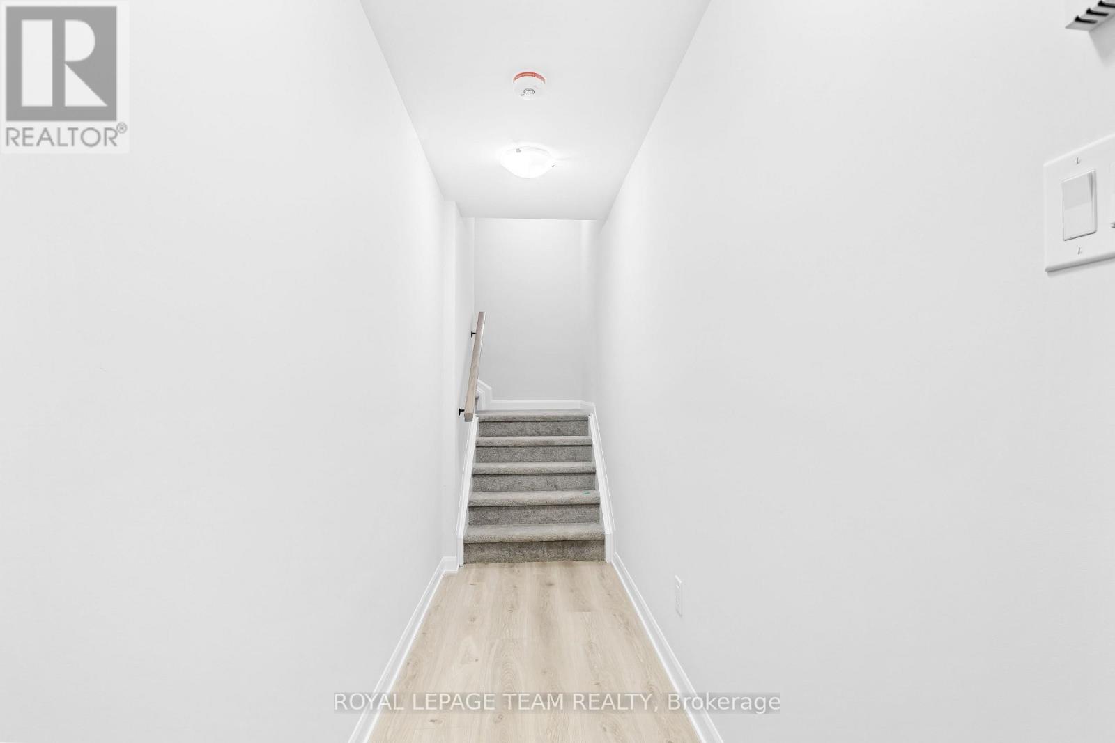 1203 Creekway Private, Ottawa, Ontario  K2T 0T1 - Photo 2 - X12604892