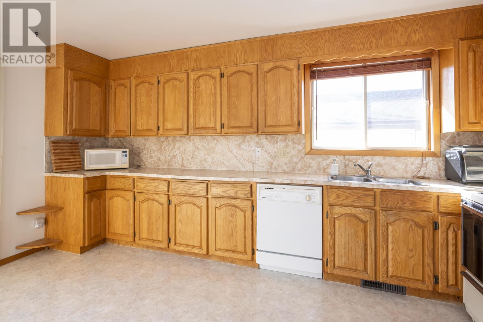 301 Sherwood Dr, Thunder Bay, Ontario  P7B 6L2 - Photo 15 - TB253469