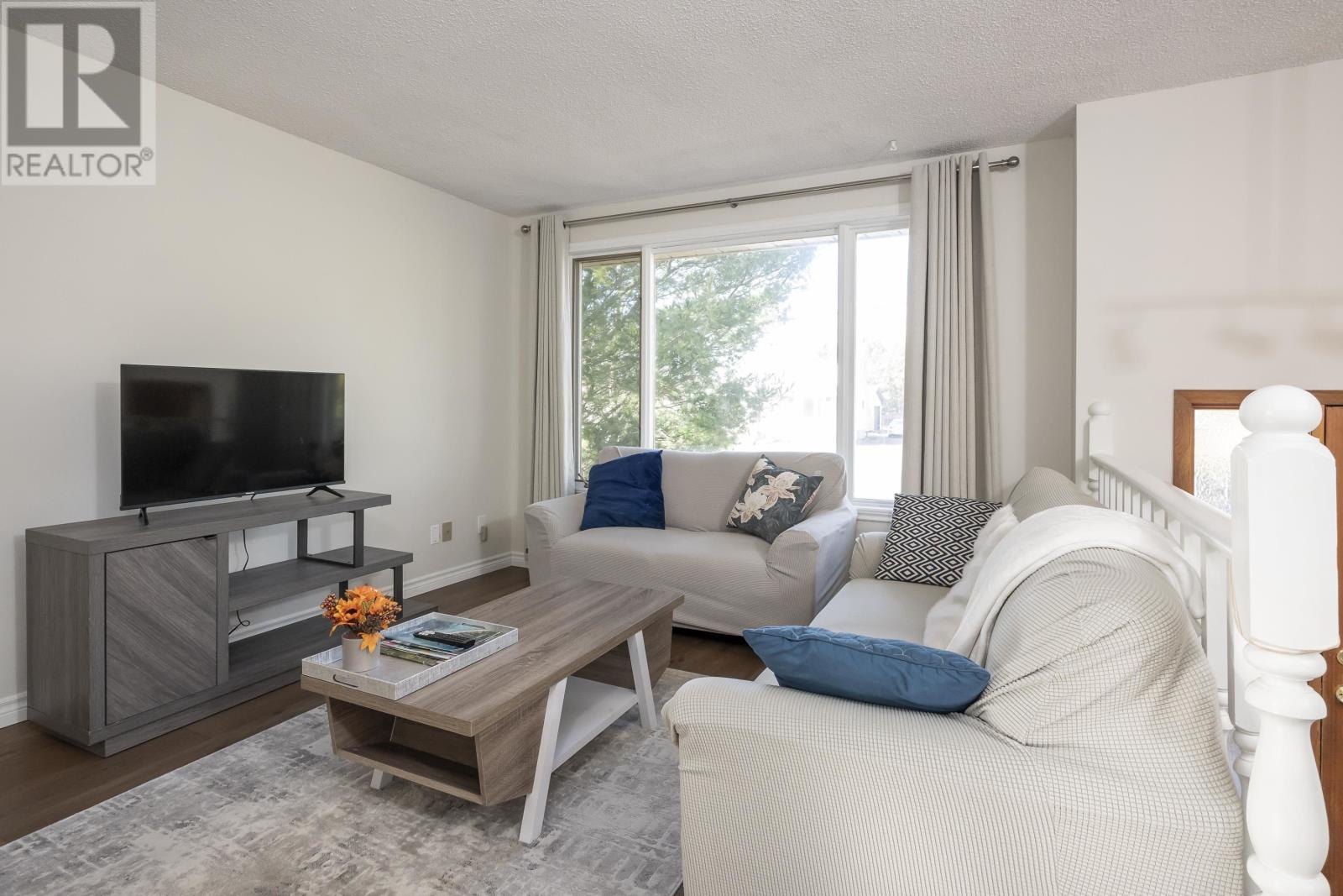 301 Sherwood Dr, Thunder Bay, Ontario  P7B 6L2 - Photo 4 - TB253469