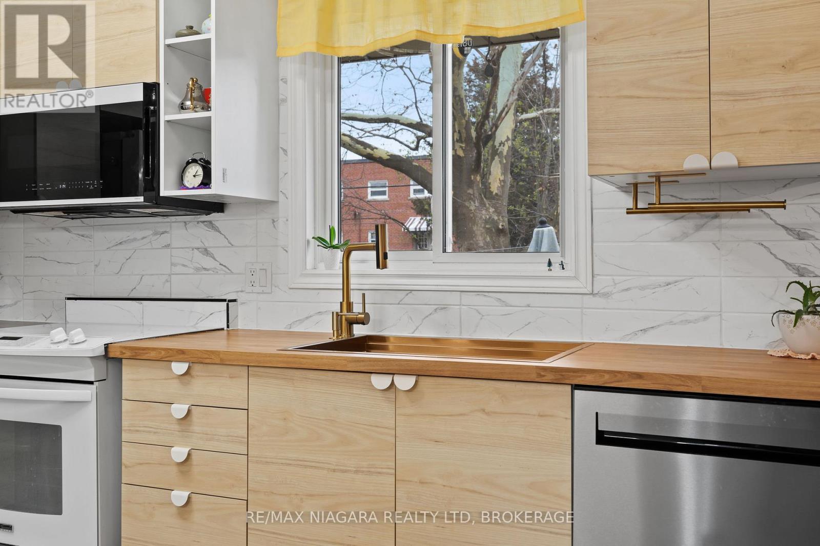 25 Masterson Drive, St. Catharines, Ontario  L2T 3P2 - Photo 9 - X12604834