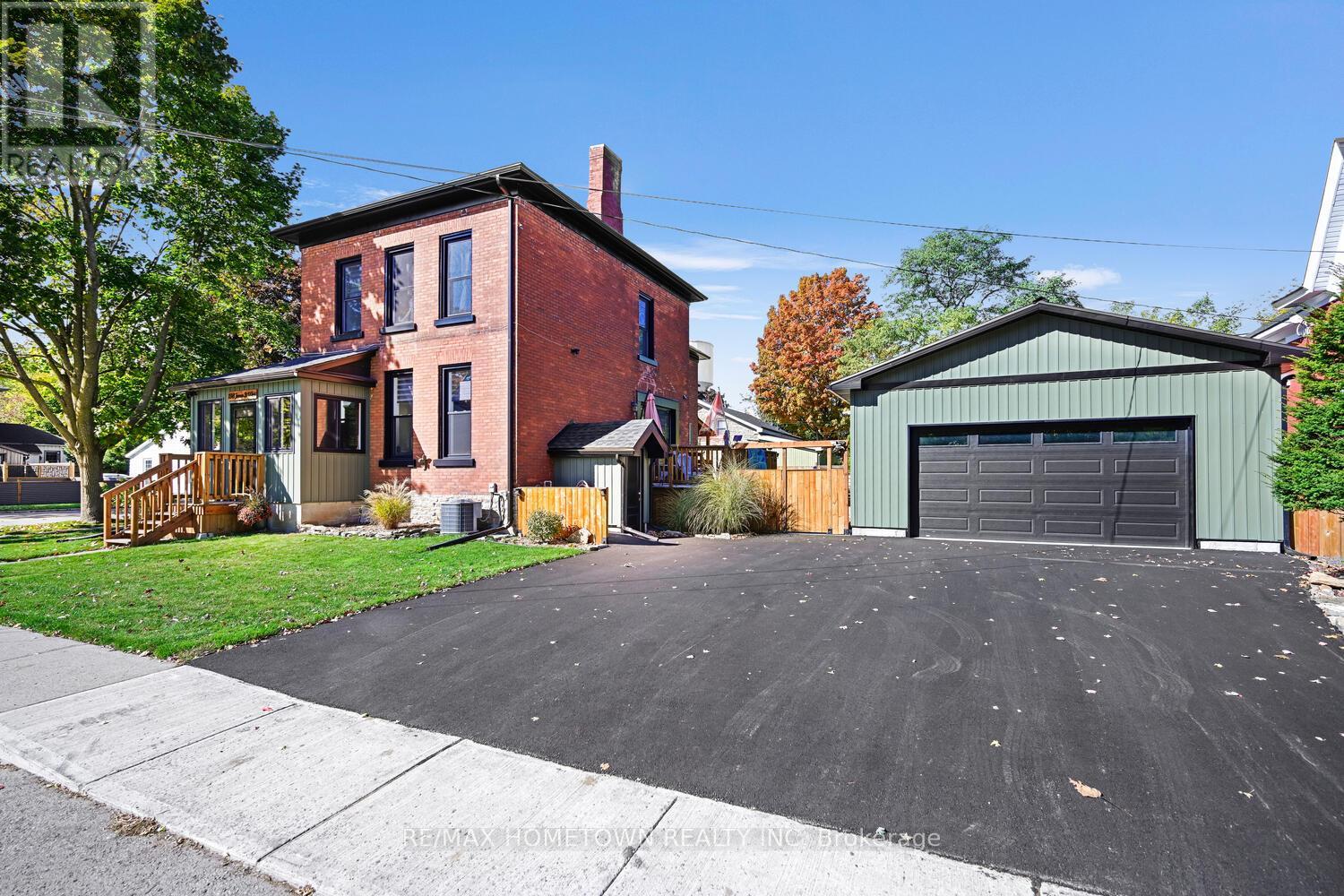 198 James Street W, Prescott, Ontario  K0E 1T0 - Photo 2 - X12471253