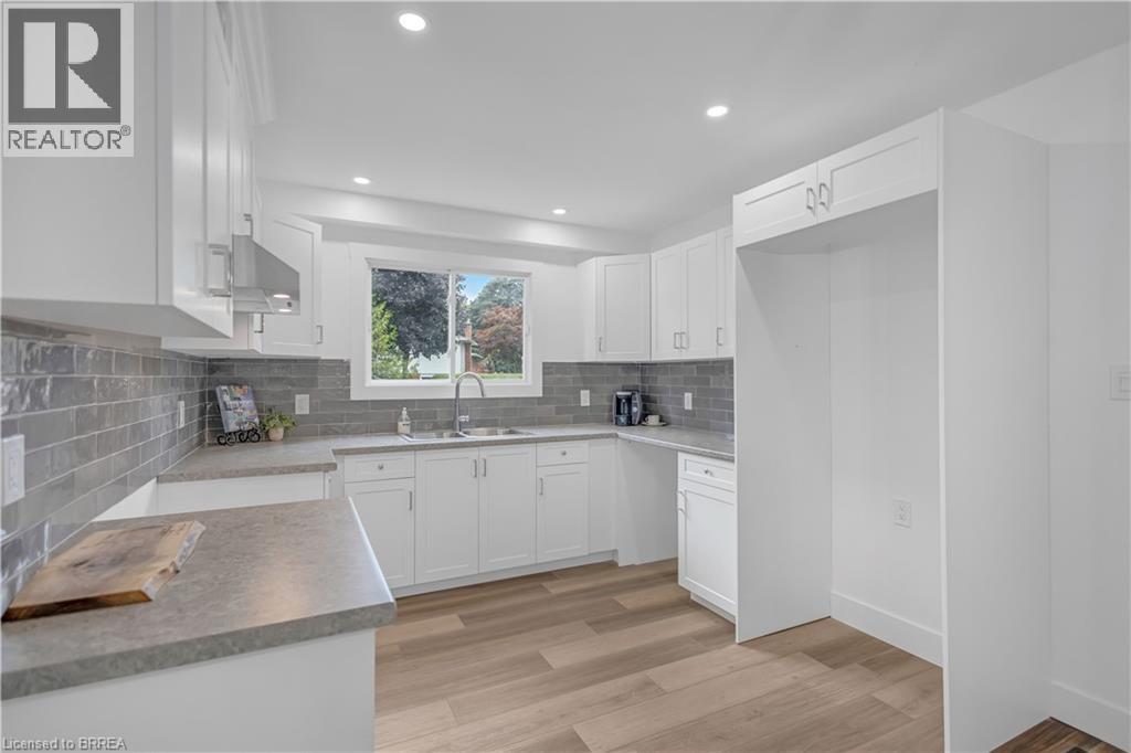 34 Oakhill Drive Unit# 20b, Brantford, Ontario  N3T 1R1 - Photo 9 - 40790754