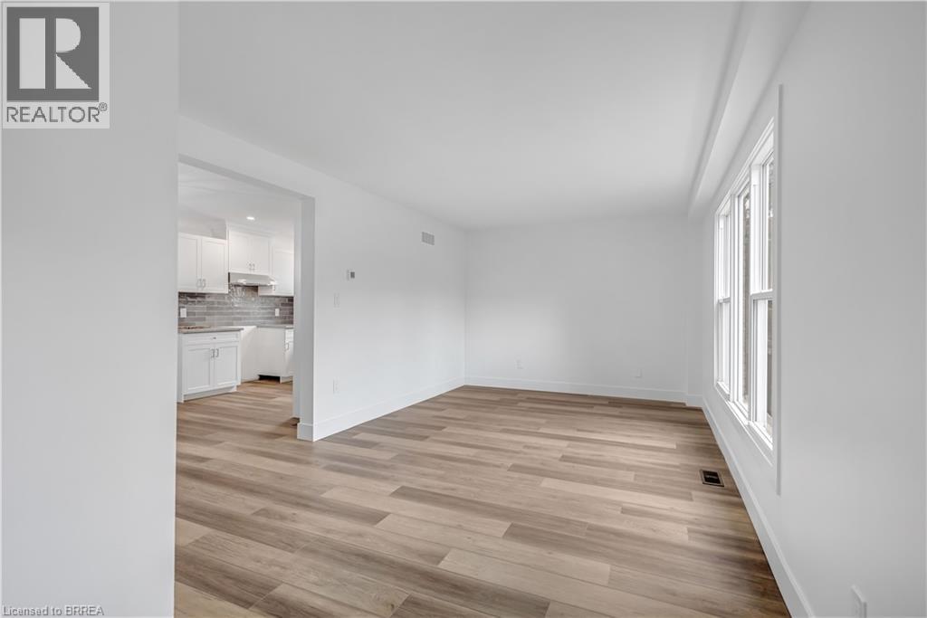 34 Oakhill Drive Unit# 20b, Brantford, Ontario  N3T 1R1 - Photo 3 - 40790754