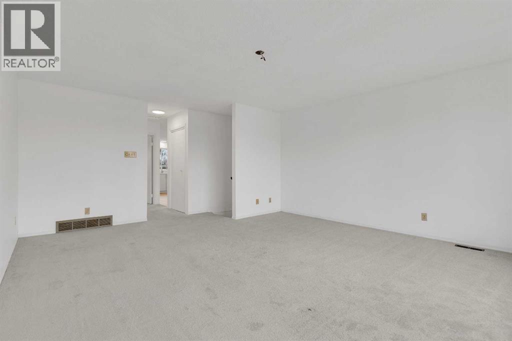 2948 Doverville Crescent Se, Calgary, Alberta  T2B 1T9 - Photo 4 - A2272244