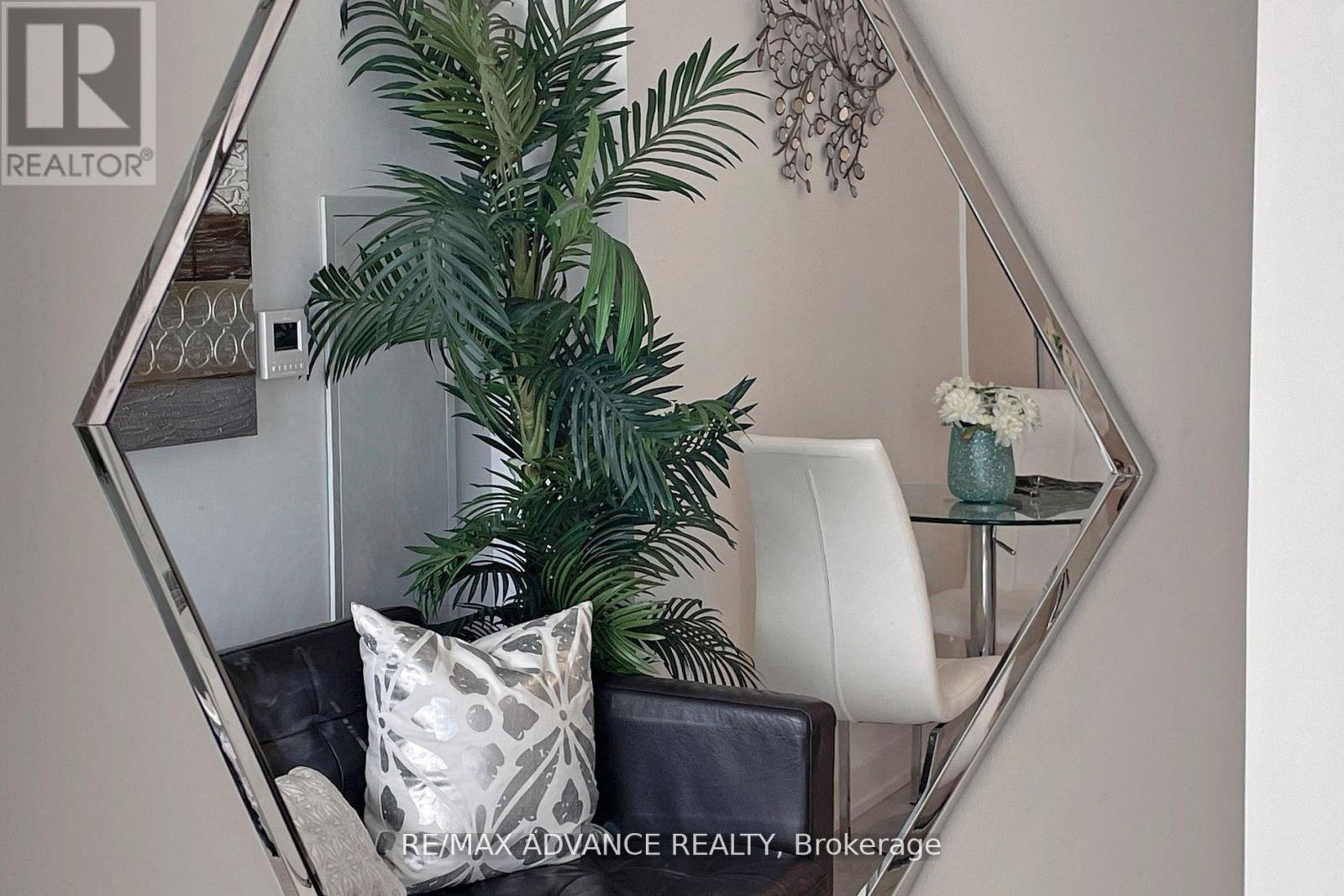 2508 - 15 Queens Quay E, Toronto, Ontario  M5E 0A5 - Photo 7 - C12604896