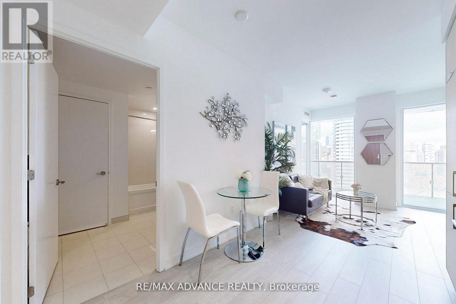 2508 - 15 Queens Quay E, Toronto, Ontario  M5E 0A5 - Photo 9 - C12604896