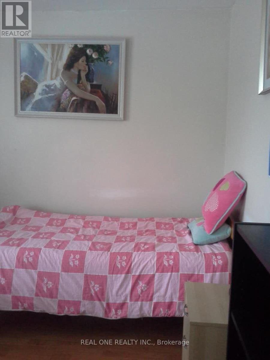 Main - 334 Chester Le Boulevard, Toronto, Ontario  M1W 2K6 - Photo 12 - E12604902