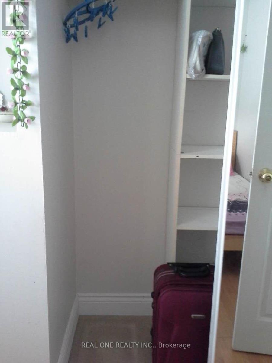 Main - 334 Chester Le Boulevard, Toronto, Ontario  M1W 2K6 - Photo 13 - E12604902