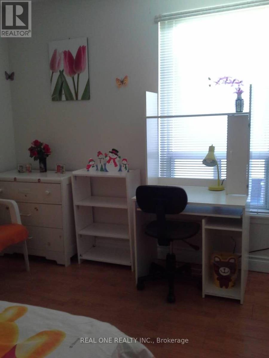 Main - 334 Chester Le Boulevard, Toronto, Ontario  M1W 2K6 - Photo 18 - E12604902