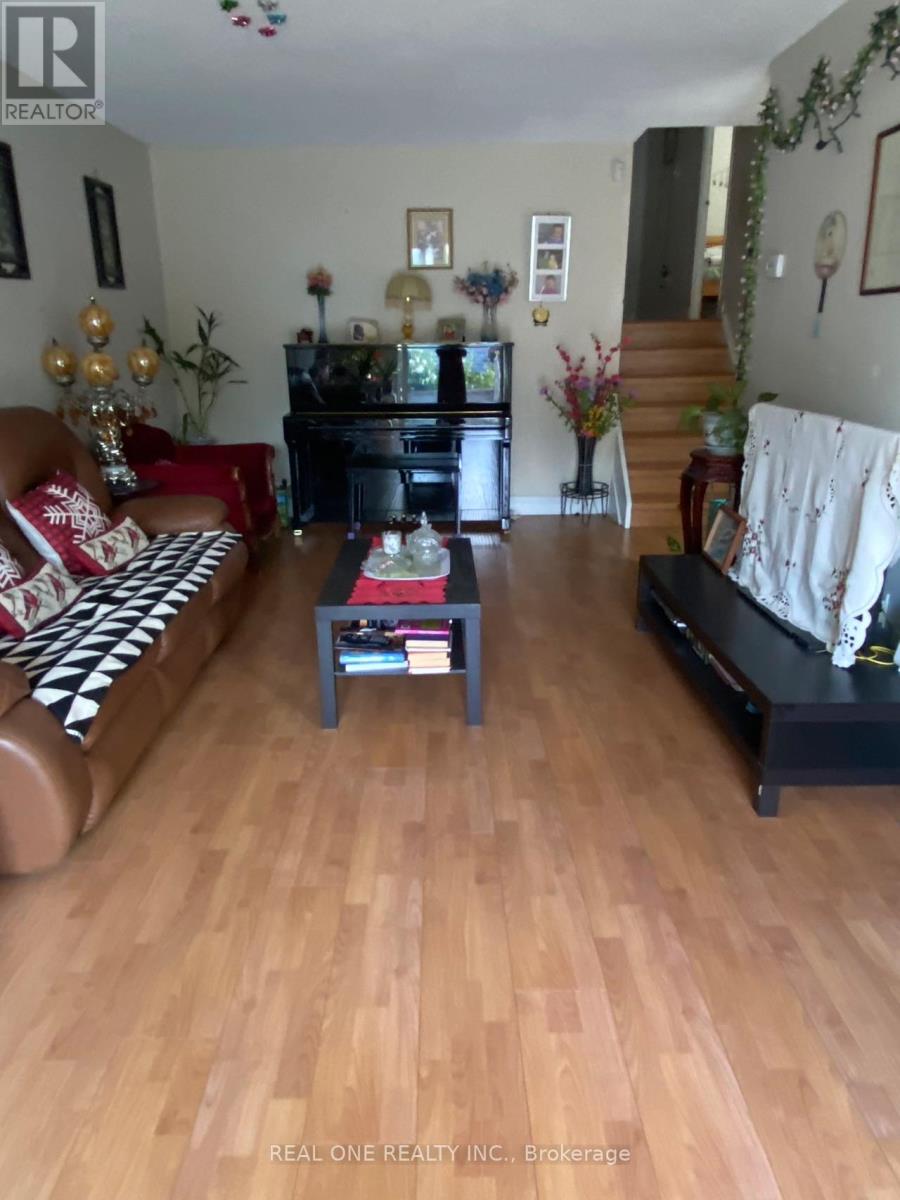 Main - 334 Chester Le Boulevard, Toronto, Ontario  M1W 2K6 - Photo 4 - E12604902