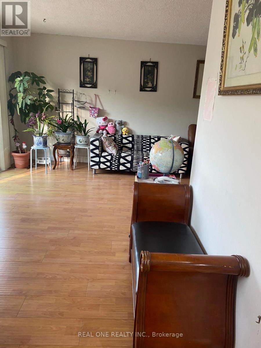 Main - 334 Chester Le Boulevard, Toronto, Ontario  M1W 2K6 - Photo 5 - E12604902