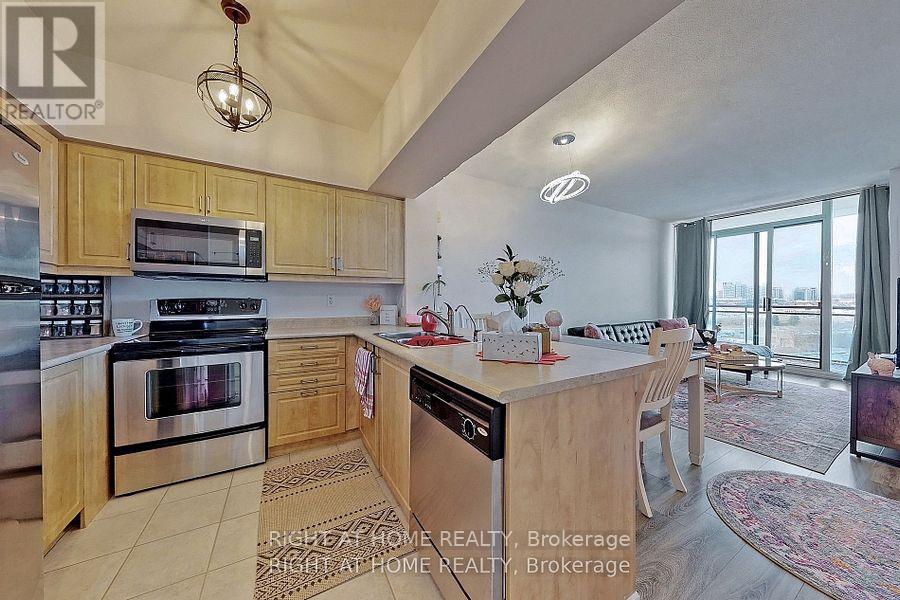 817 - 350 Red Maple Road, Richmond Hill, Ontario  L4C 0T5 - Photo 3 - N12604552