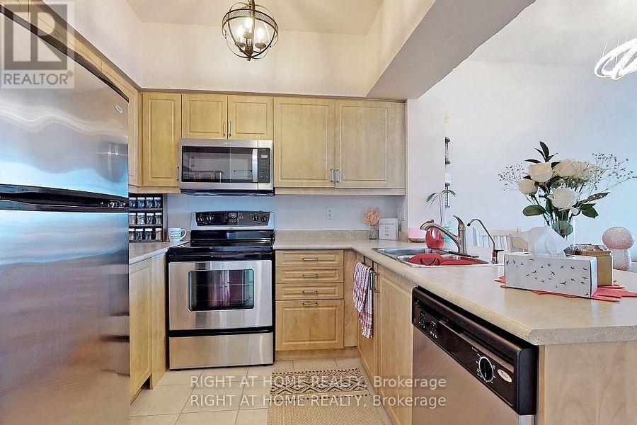 817 - 350 Red Maple Road, Richmond Hill, Ontario  L4C 0T5 - Photo 4 - N12604552