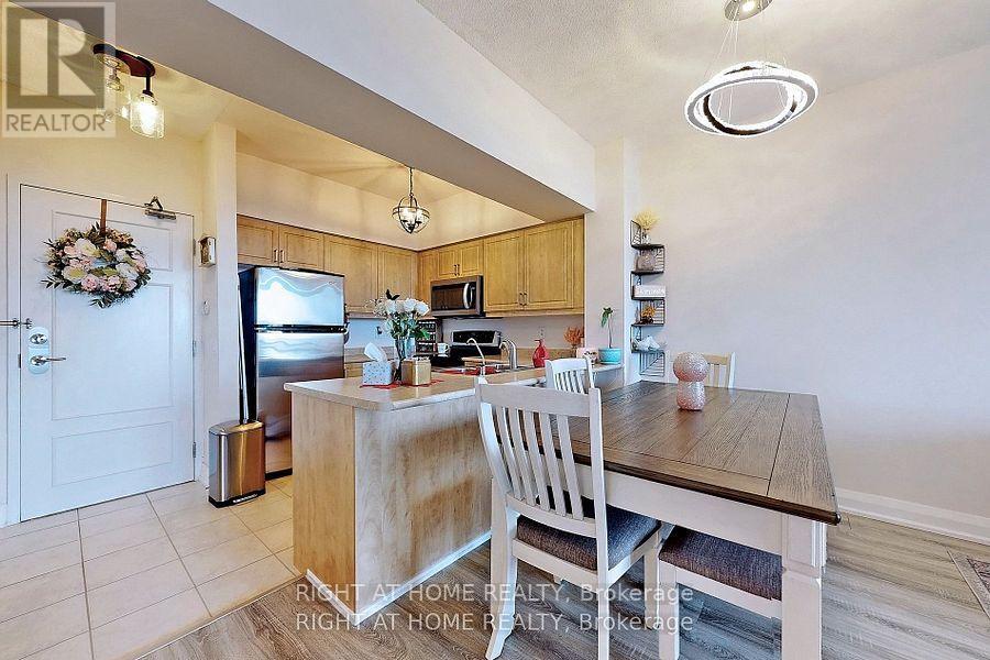 817 - 350 Red Maple Road, Richmond Hill, Ontario  L4C 0T5 - Photo 6 - N12604552