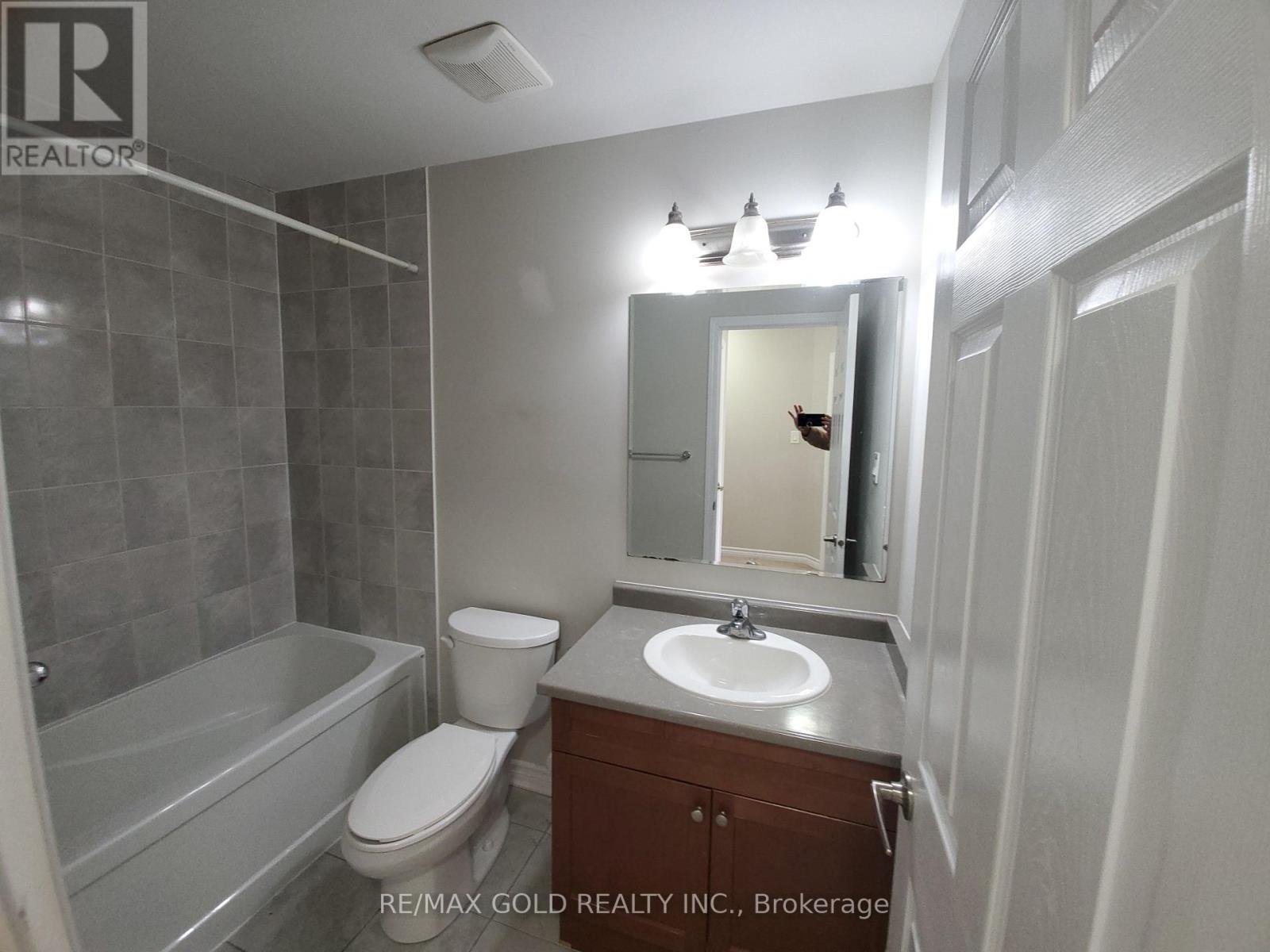 47 Lothbury Drive, Brampton, Ontario  L7A 4G6 - Photo 19 - W12599210