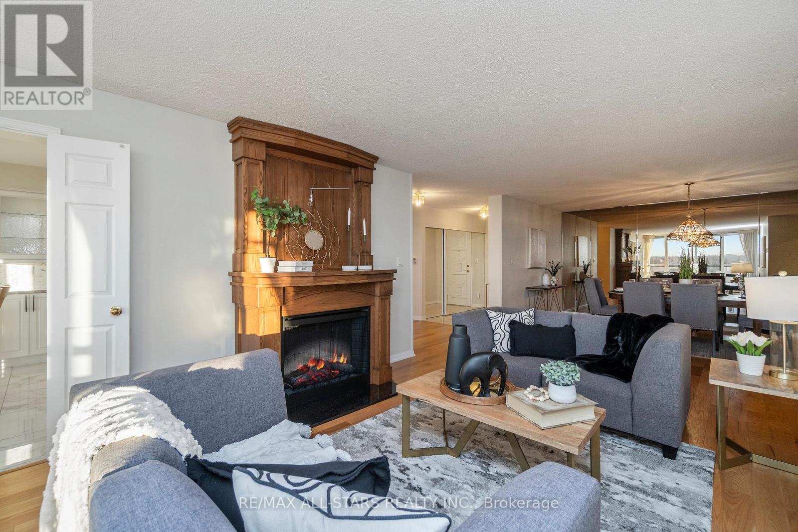 611 - 610 Bullock Drive, Markham, Ontario  L3R 0G1 - Photo 10 - N12604786