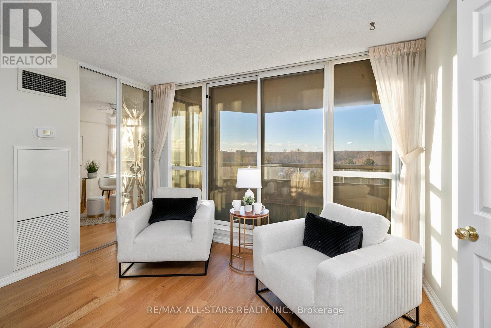 611 - 610 Bullock Drive, Markham, Ontario  L3R 0G1 - Photo 11 - N12604786