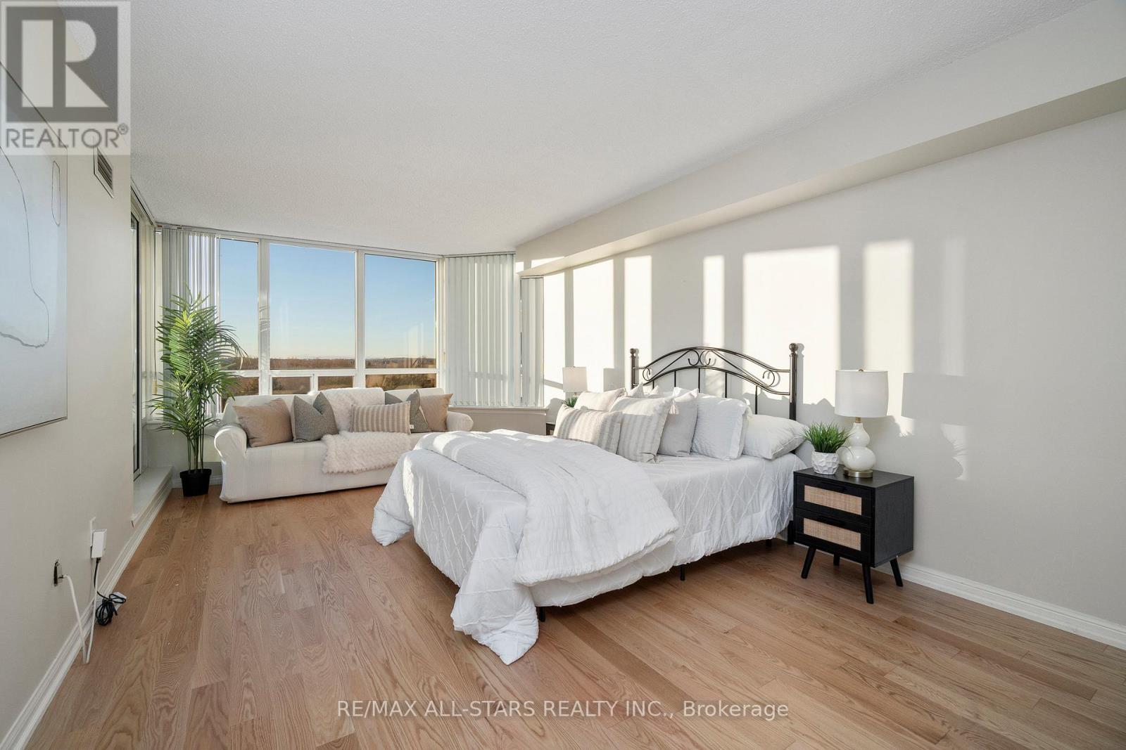 611 - 610 Bullock Drive, Markham, Ontario  L3R 0G1 - Photo 17 - N12604786