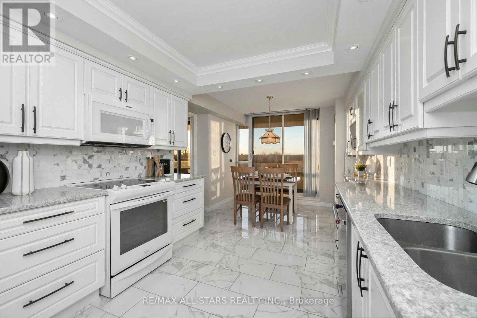 611 - 610 Bullock Drive, Markham, Ontario  L3R 0G1 - Photo 2 - N12604786