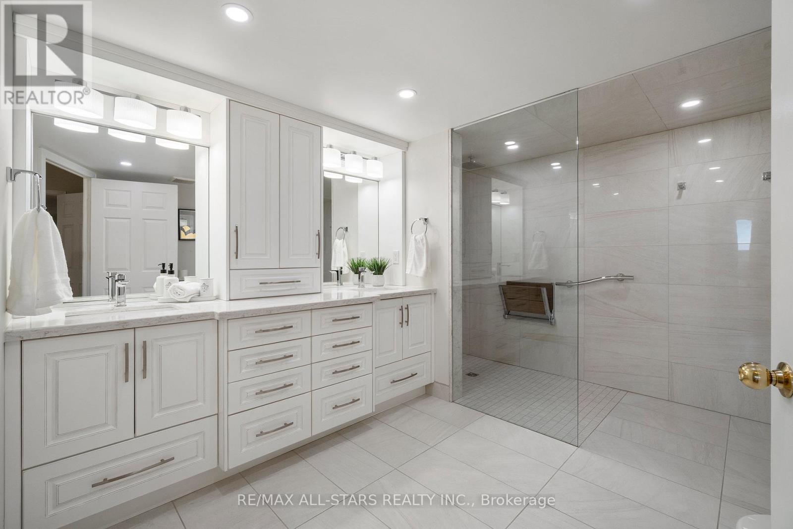 611 - 610 Bullock Drive, Markham, Ontario  L3R 0G1 - Photo 21 - N12604786