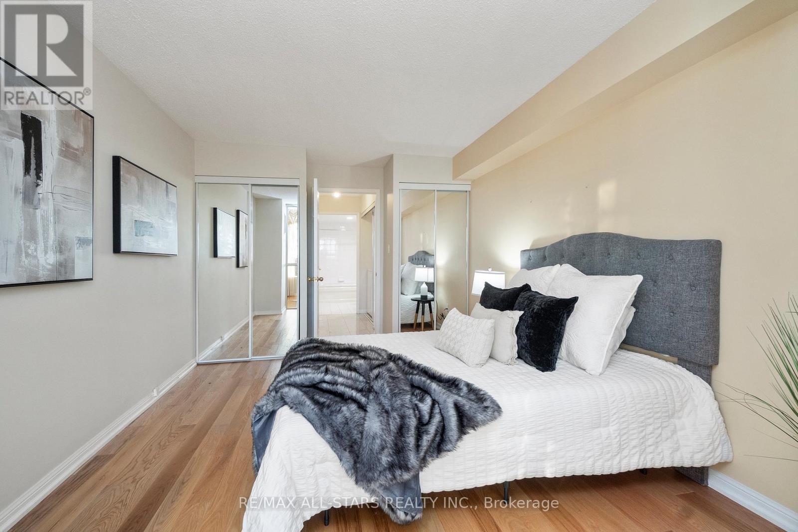 611 - 610 Bullock Drive, Markham, Ontario  L3R 0G1 - Photo 25 - N12604786