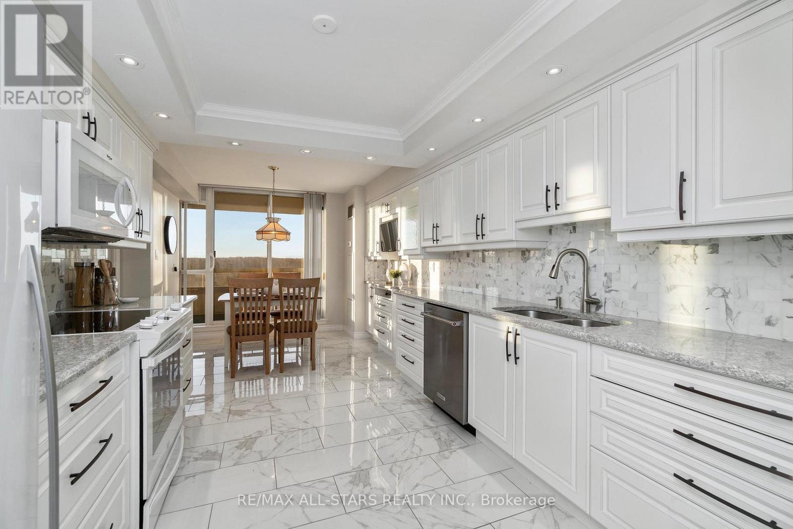 611 - 610 Bullock Drive, Markham, Ontario  L3R 0G1 - Photo 3 - N12604786