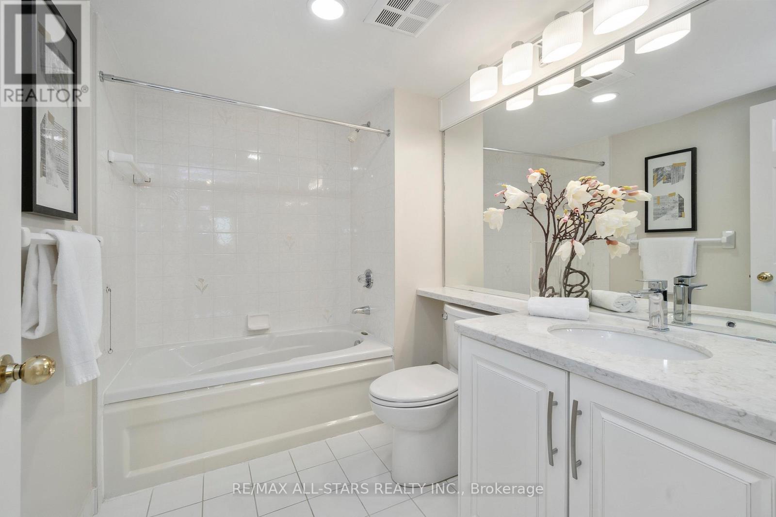 611 - 610 Bullock Drive, Markham, Ontario  L3R 0G1 - Photo 32 - N12604786