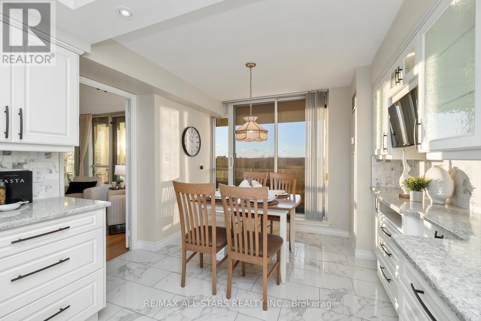 611 - 610 Bullock Drive, Markham, Ontario  L3R 0G1 - Photo 4 - N12604786