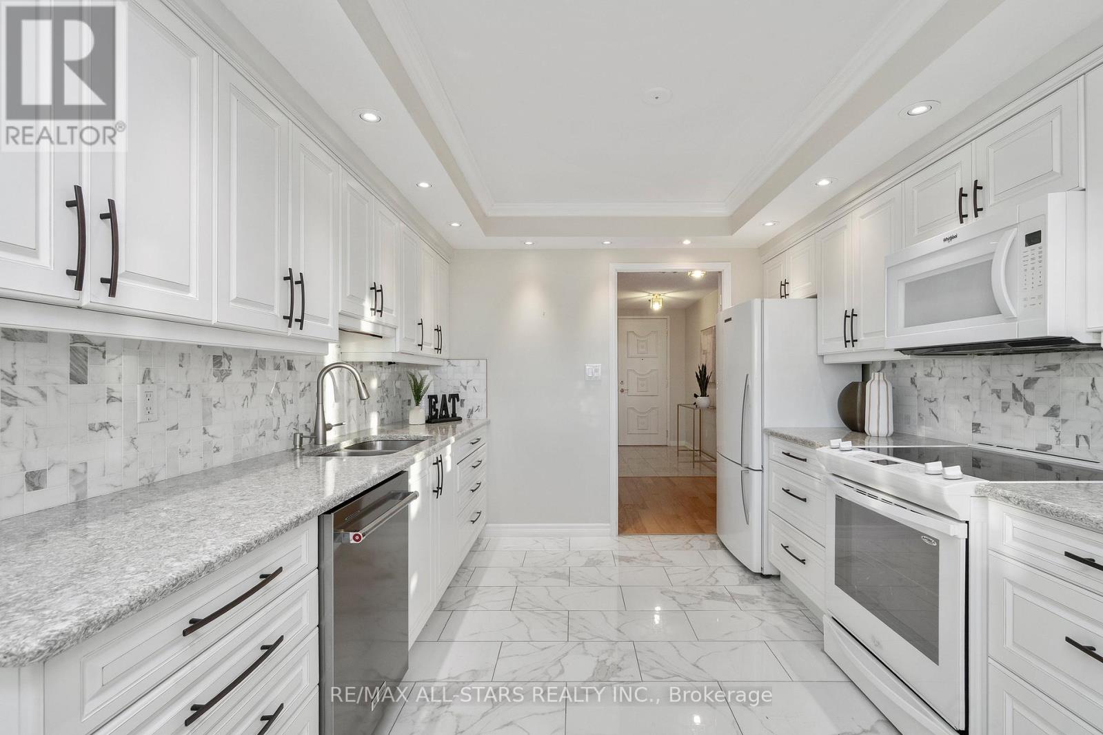 611 - 610 Bullock Drive, Markham, Ontario  L3R 0G1 - Photo 5 - N12604786