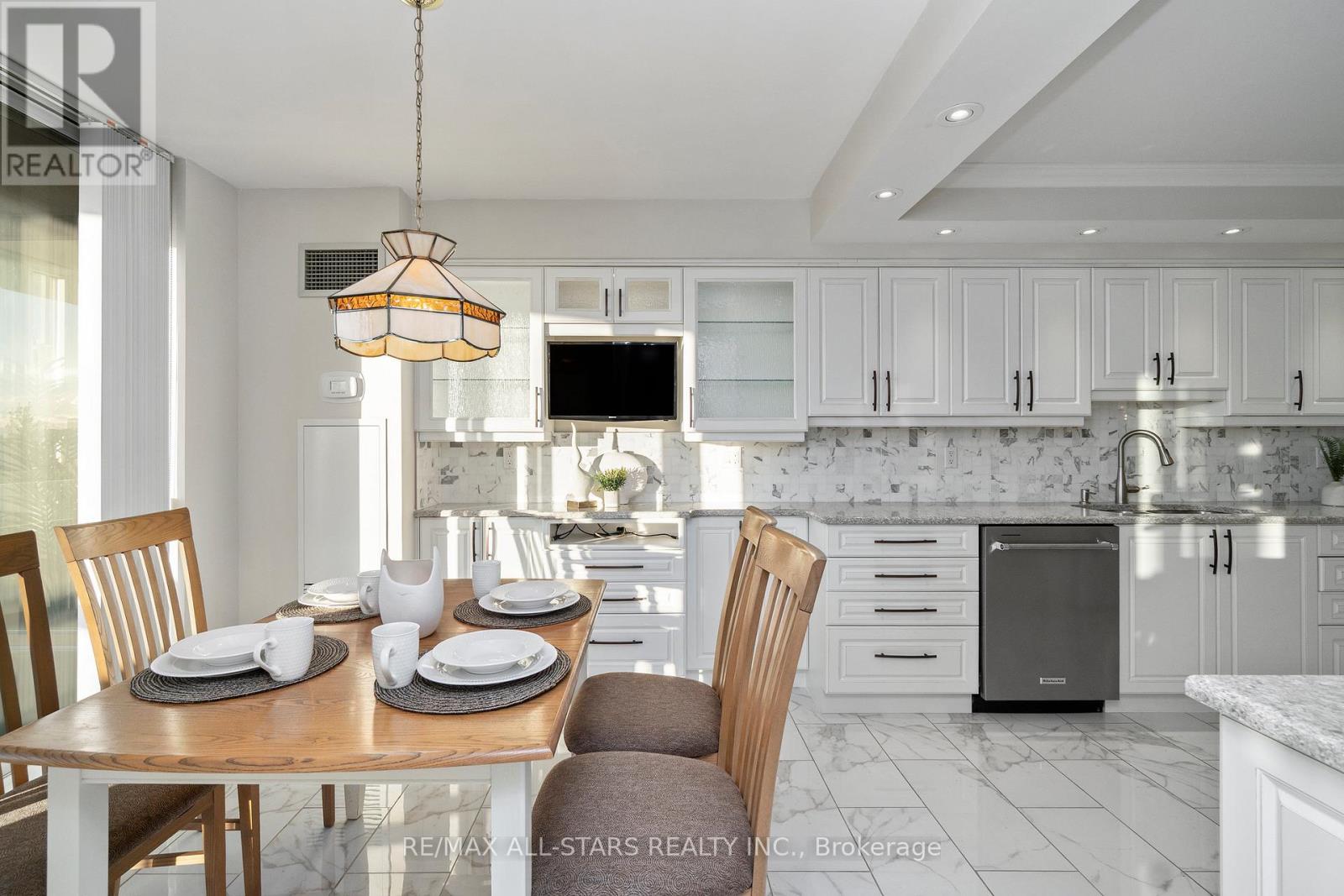 611 - 610 Bullock Drive, Markham, Ontario  L3R 0G1 - Photo 6 - N12604786