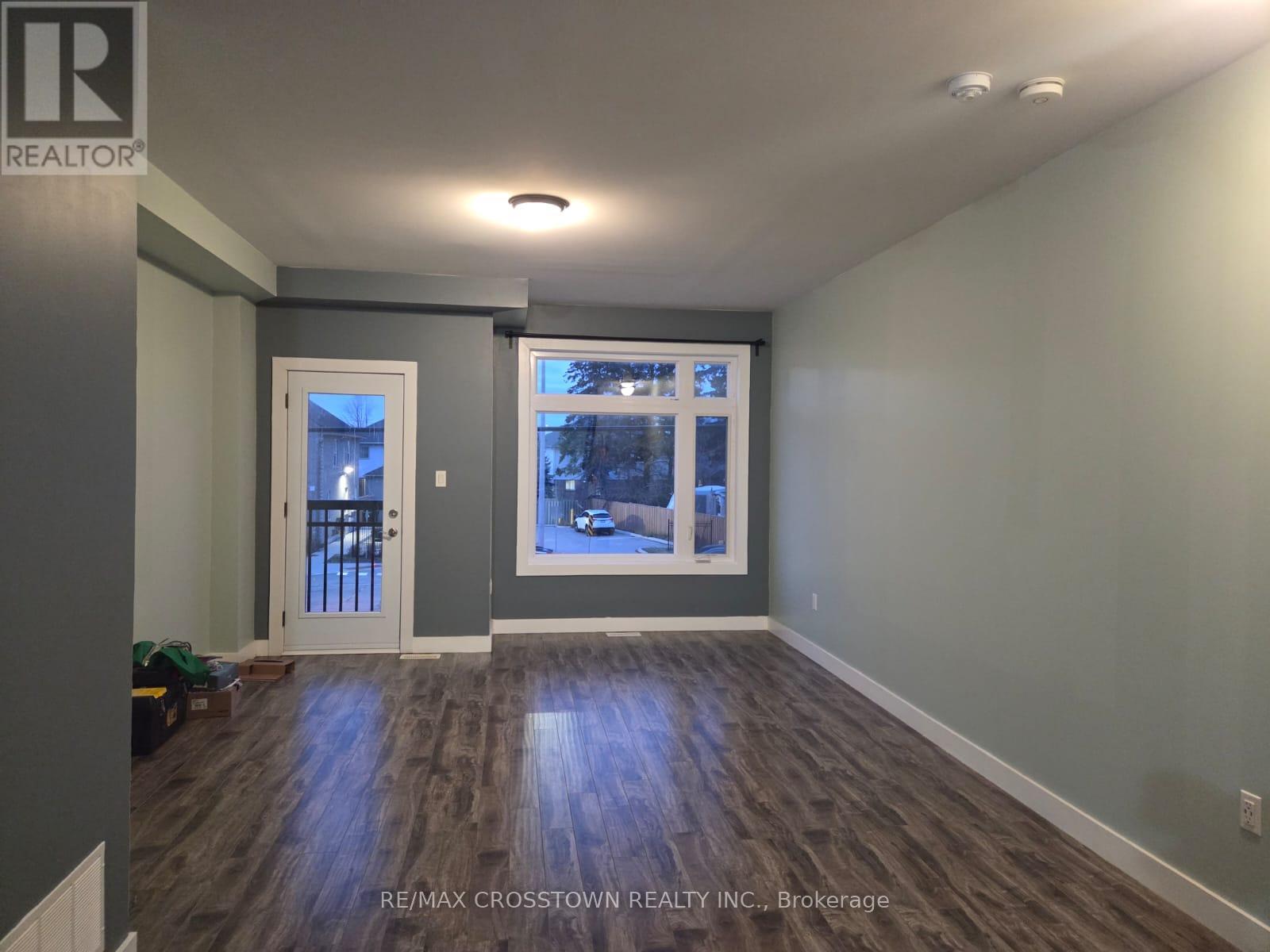 540 Essa Road, Barrie, Ontario  L9J 0H2 - Photo 3 - S12604818