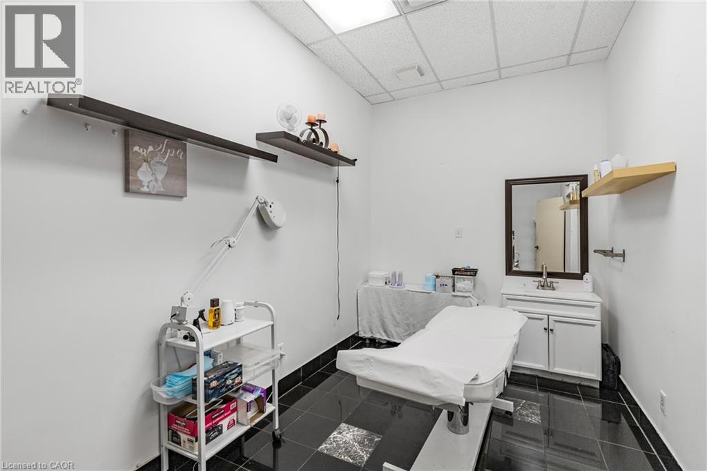 665 Plains Road E, Burlington, Ontario L7T 2E8 - Photo 6 - 40792536