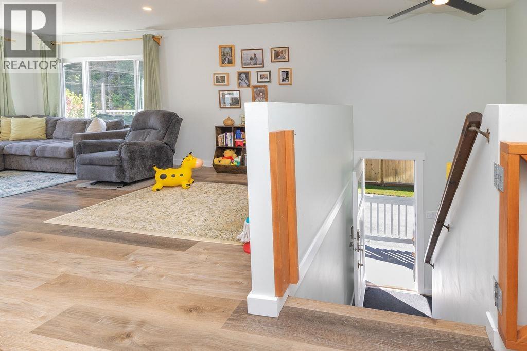 5607 Wakefield Road, Sechelt, British Columbia  V7Z 0N3 - Photo 22 - R3061074