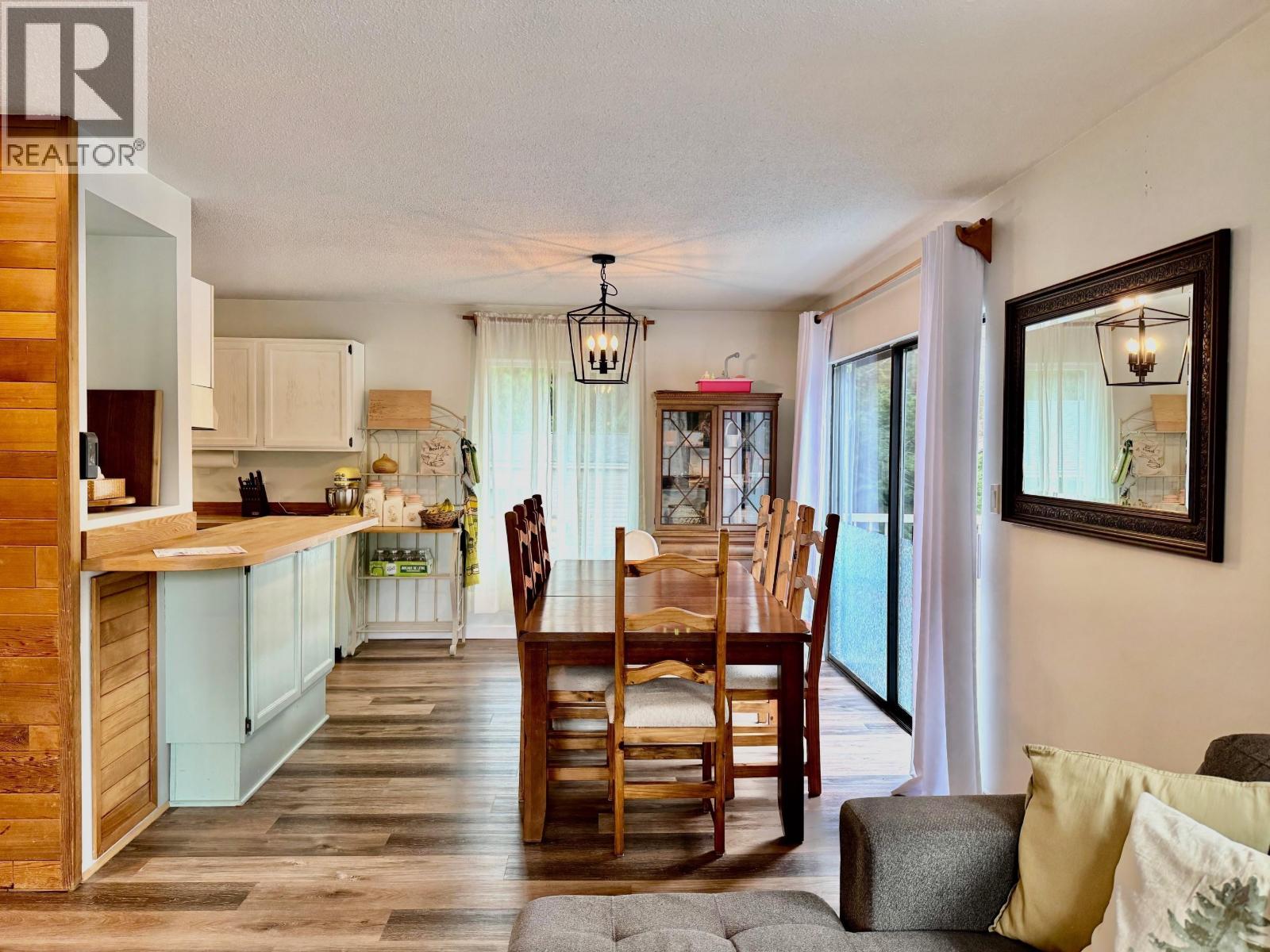 5607 Wakefield Road, Sechelt, British Columbia  V7Z 0N3 - Photo 4 - R3061074