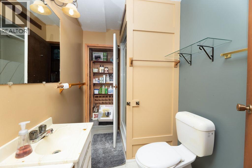 5607 Wakefield Road, Sechelt, British Columbia  V7Z 0N3 - Photo 15 - R3061074