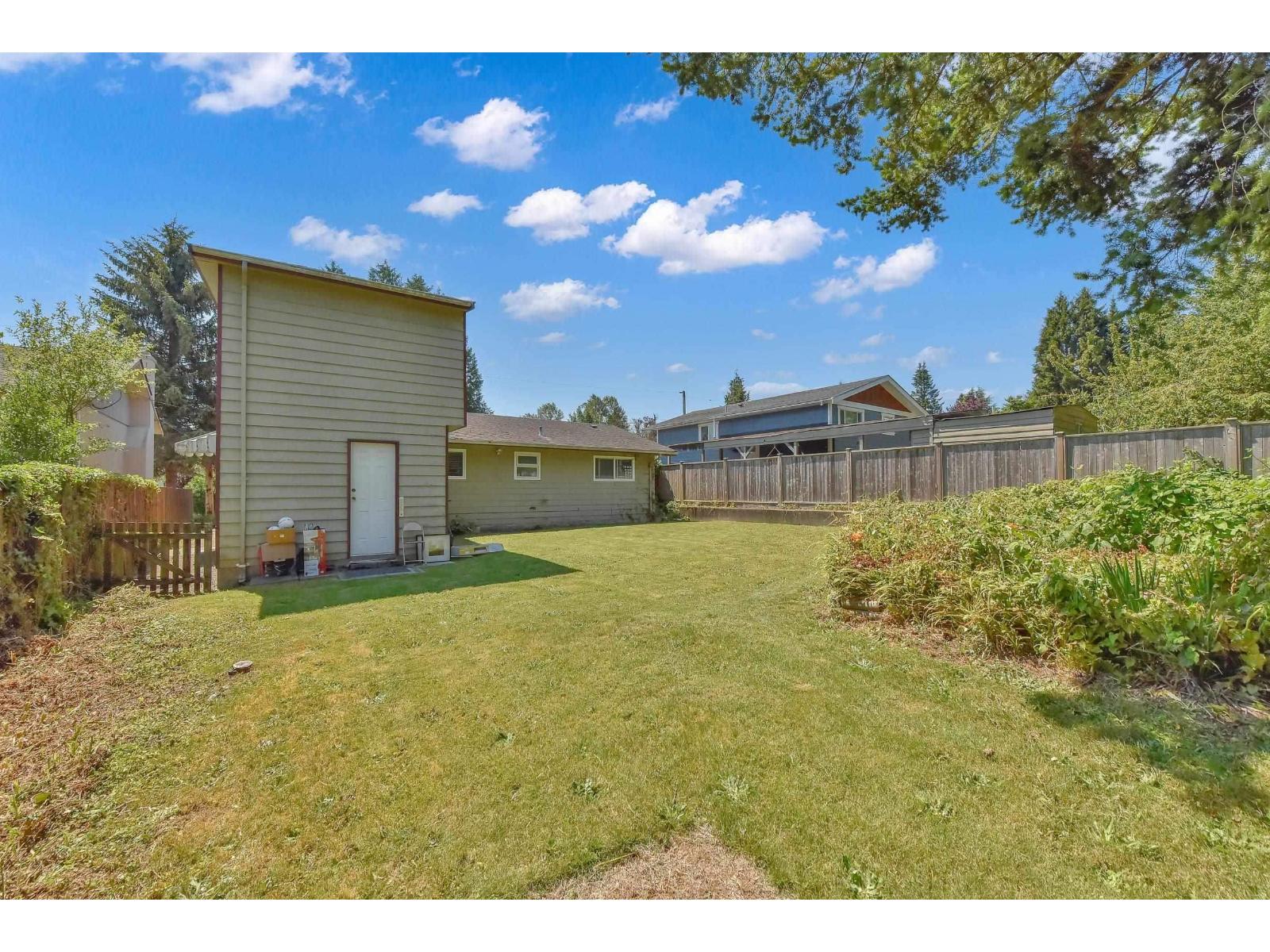 15835 Russell Avenue, White Rock, British Columbia  V4B 2S5 - Photo 9 - R3072394