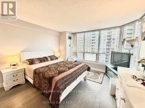 805 - 55 Elm Drive, Mississauga, Ontario  L5B 3Z3 - Photo 3 - W12604684