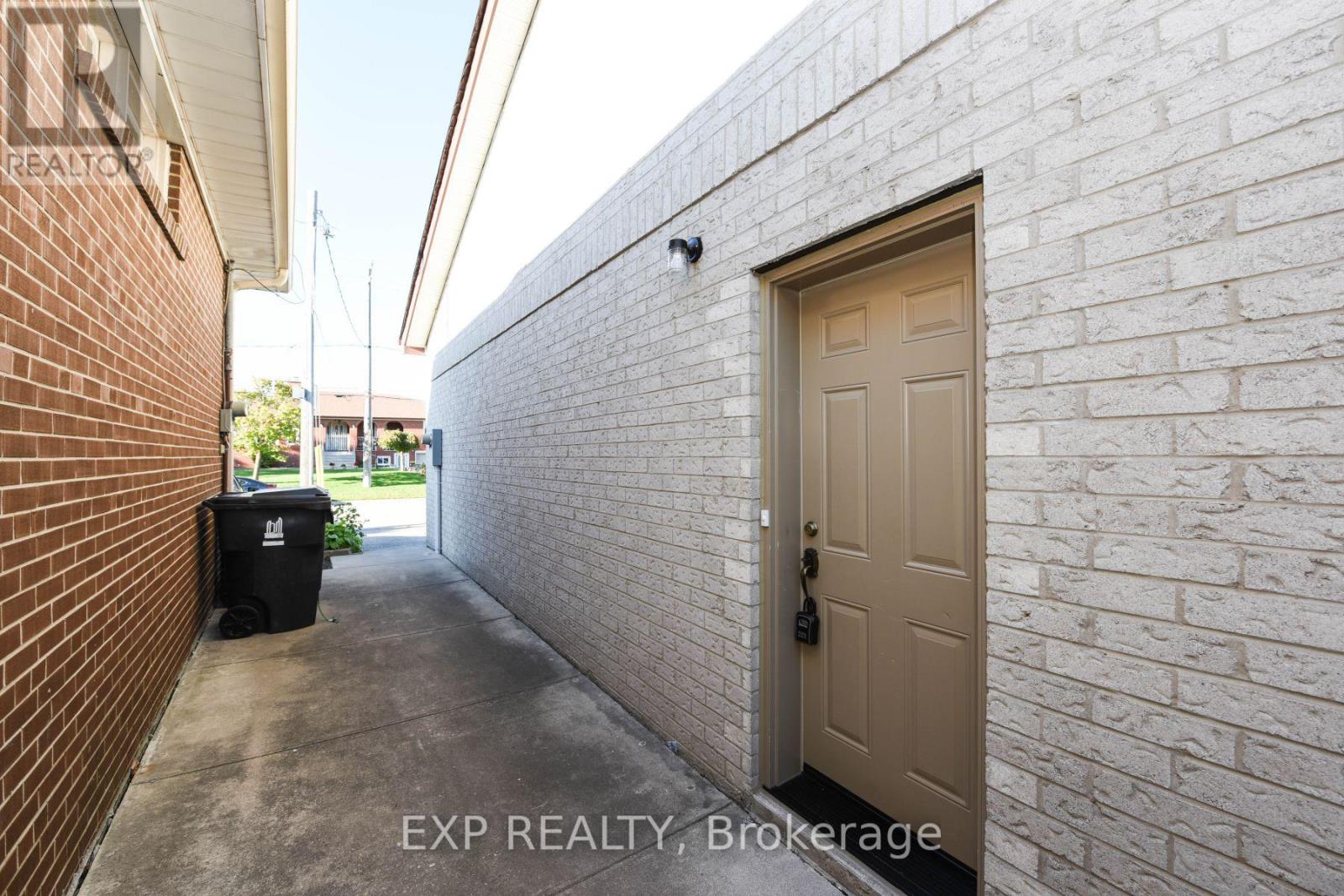 Bsmt Apt - 91 Whitfield Avenue, Toronto, Ontario  M9L 1G8 - Photo 24 - W12604688