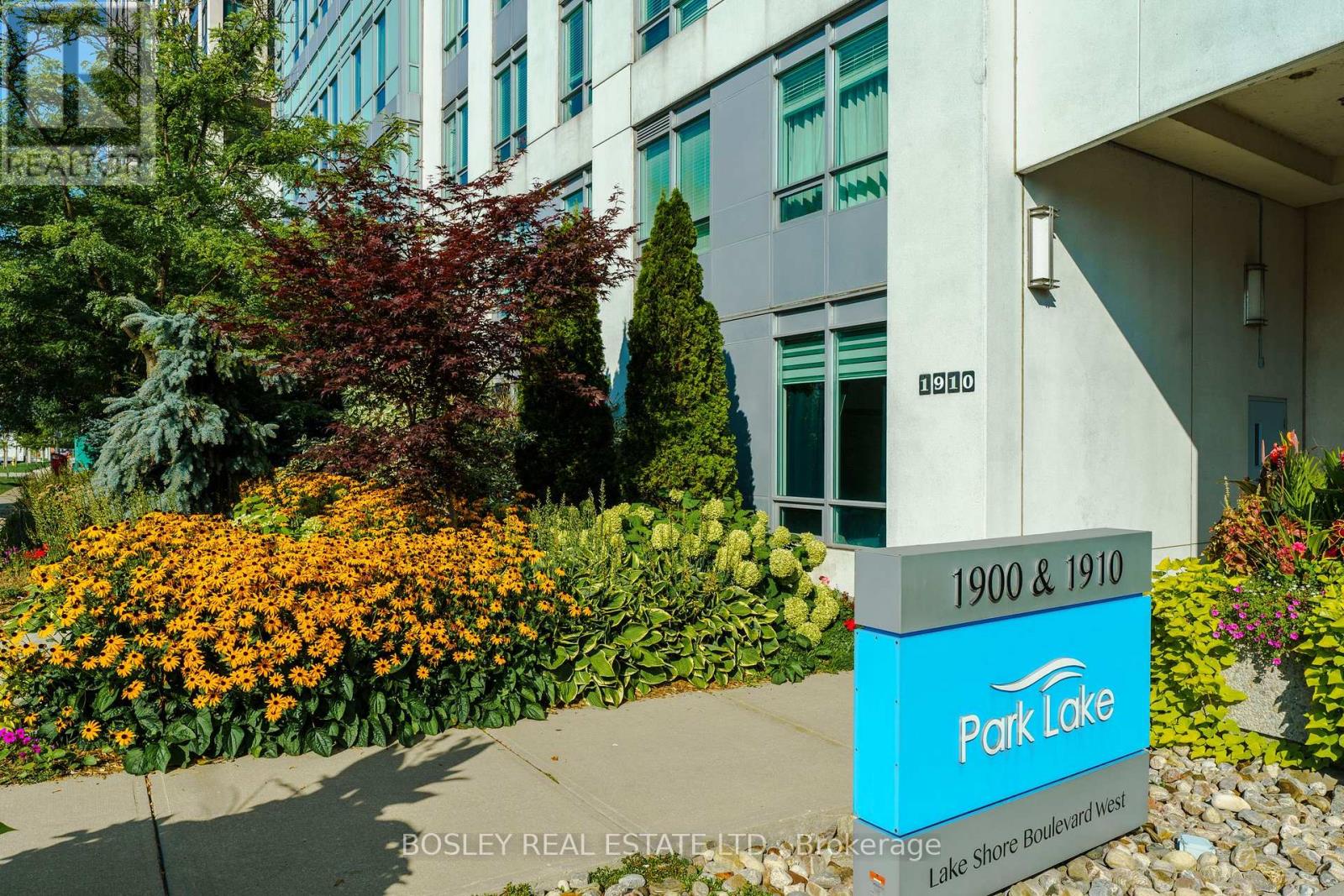 1401 - 1910 Lake Shore Boulevard W, Toronto, Ontario  M6S 1A2 - Photo 2 - W12604702