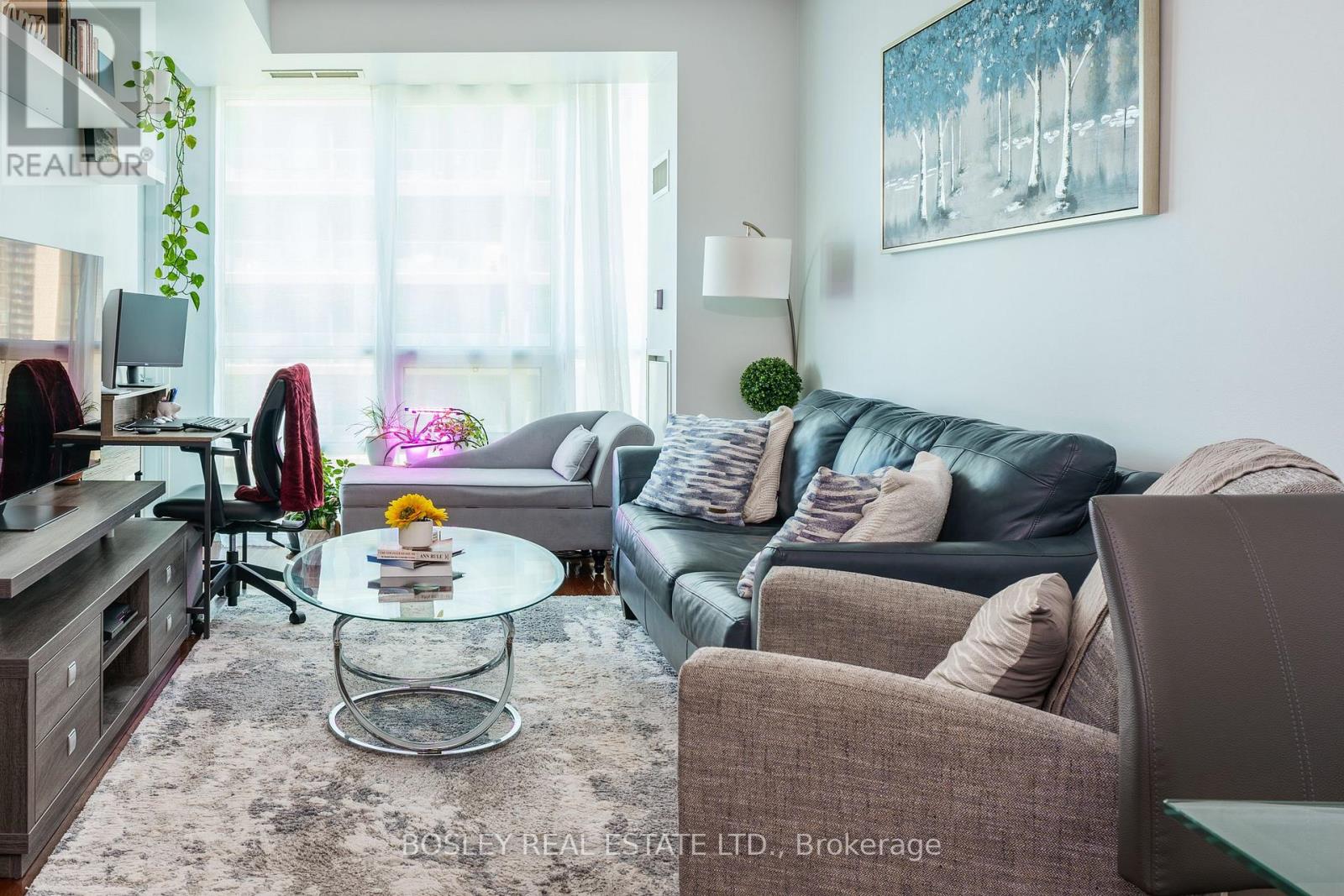 1401 - 1910 Lake Shore Boulevard W, Toronto, Ontario  M6S 1A2 - Photo 4 - W12604702