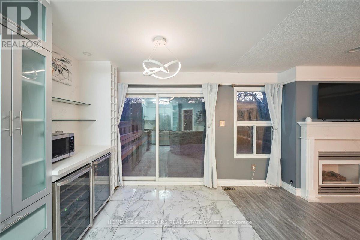 4806 Rosebush Road, Mississauga, Ontario  L5M 5N1 - Photo 9 - W12604750