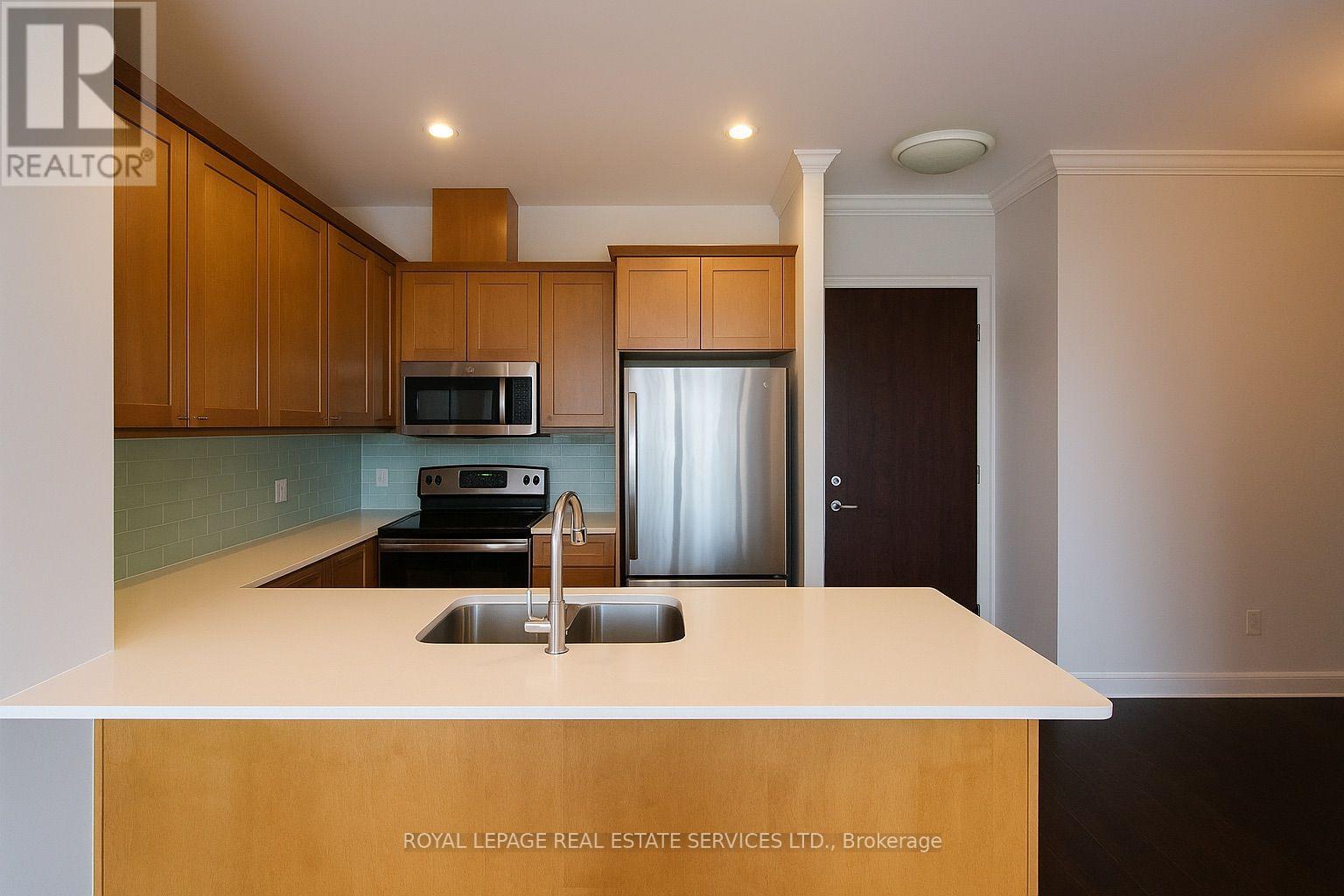 701 - 2470 Prince Michael Drive, Oakville, Ontario  L6H 0G9 - Photo 4 - W12604778