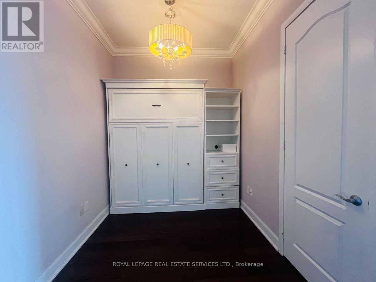 701 - 2470 Prince Michael Drive, Oakville, Ontario  L6H 0G9 - Photo 5 - W12604778