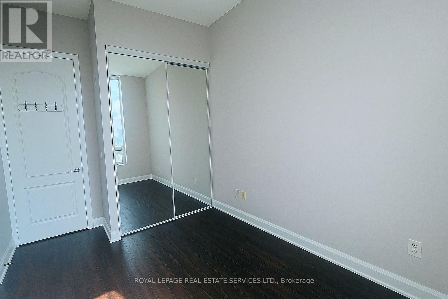 701 - 2470 Prince Michael Drive, Oakville, Ontario  L6H 0G9 - Photo 8 - W12604778