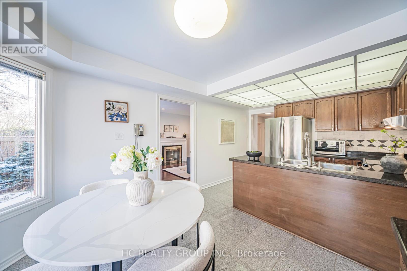 2066 Pineview Drive, Oakville, Ontario L6H 5M4 - Photo 14 - W12604790