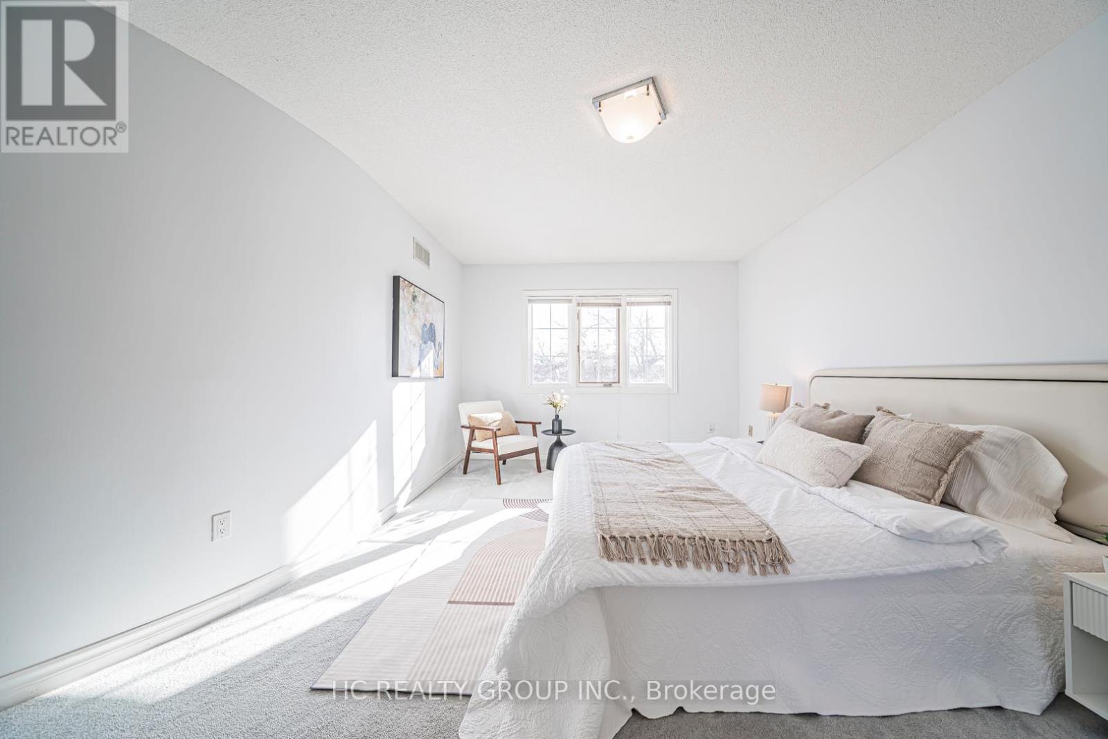 2066 Pineview Drive, Oakville, Ontario L6H 5M4 - Photo 28 - W12604790