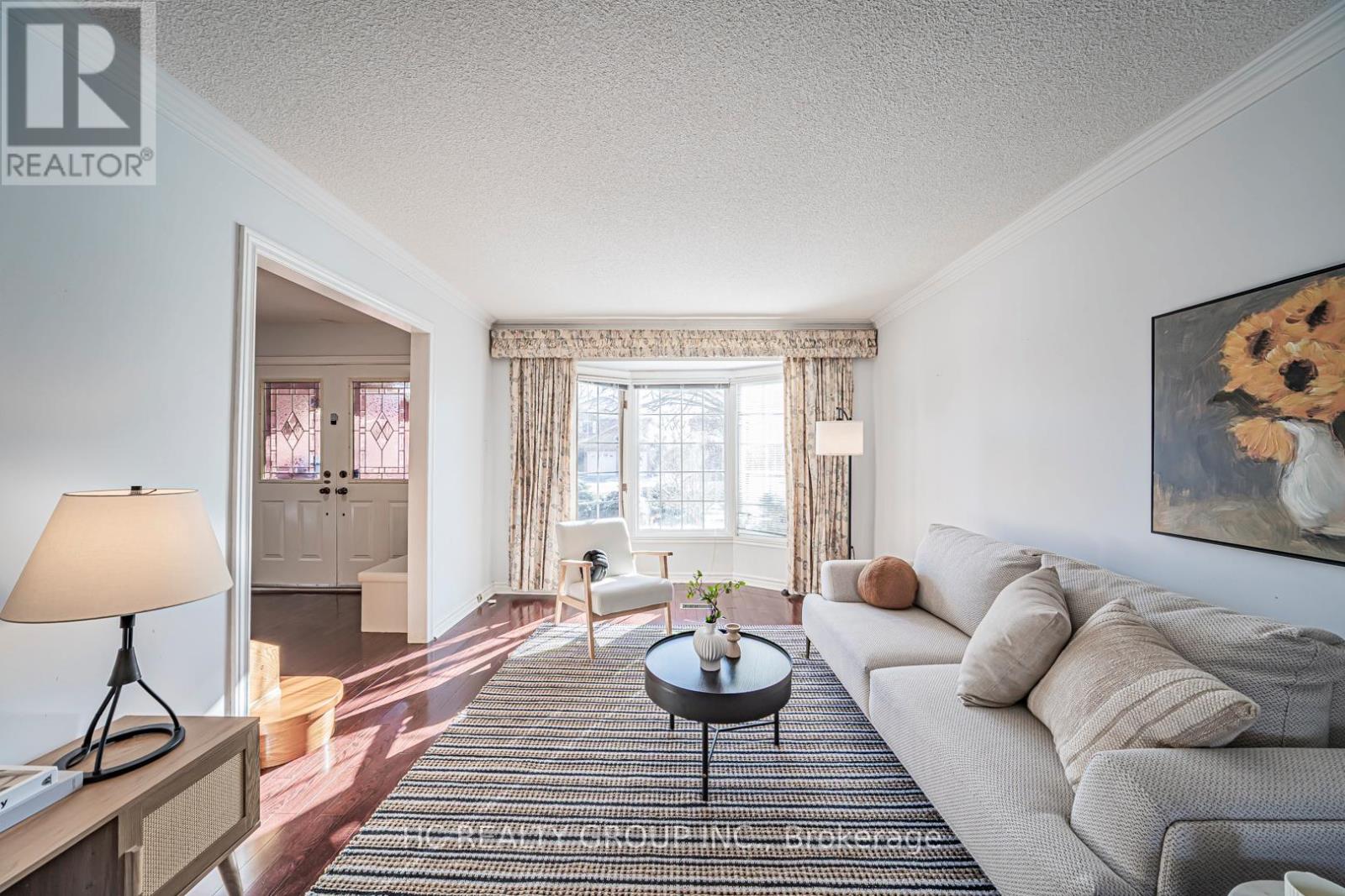 2066 Pineview Drive, Oakville, Ontario L6H 5M4 - Photo 5 - W12604790