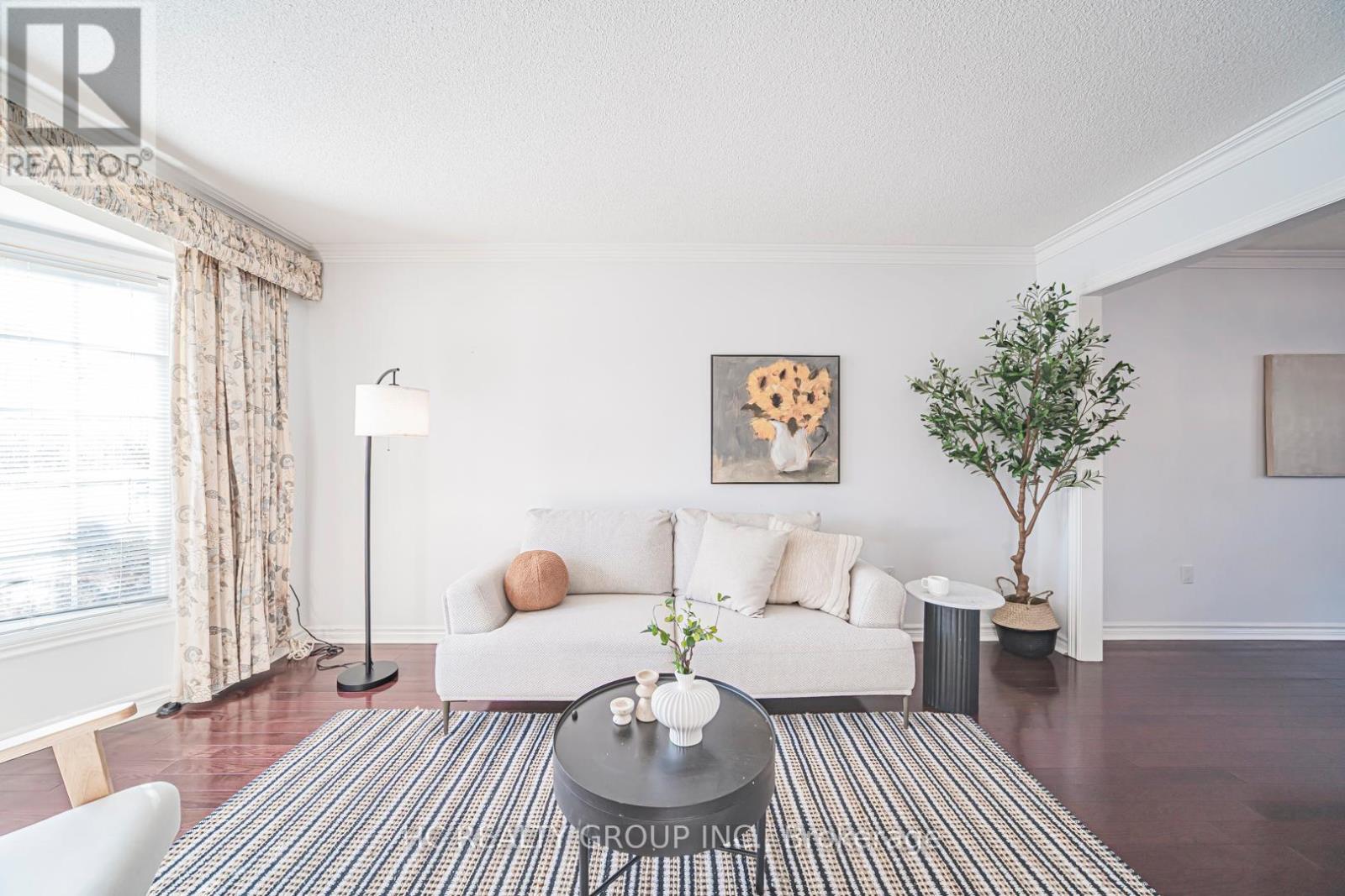 2066 Pineview Drive, Oakville, Ontario L6H 5M4 - Photo 7 - W12604790